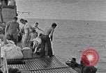 Standbild australischen Überlebenden South China Sea, 1944, aus Sekunde 14 historischem Filmmaterial Videoclip 65675074410