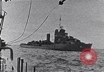 Standbild australischen Überlebenden South China Sea, 1944, aus Sekunde 19 historischem Filmmaterial Videoclip 65675074410