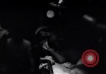 Standbild australischen Überlebenden South China Sea, 1944, aus Sekunde 41 historischem Filmmaterial Videoclip 65675074410