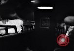 Standbild australischen Überlebenden South China Sea, 1944, aus Sekunde 49 historischem Filmmaterial Videoclip 65675074410