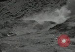 Standbild Explosionen Okinawa Ryukyu Inseln, 1945, aus Sekunde 5 historischem Filmmaterial Videoclip 65675074418