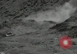 Standbild Explosionen Okinawa Ryukyu Inseln, 1945, aus Sekunde 6 historischem Filmmaterial Videoclip 65675074418