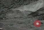 Standbild Explosionen Okinawa Ryukyu Inseln, 1945, aus Sekunde 7 historischem Filmmaterial Videoclip 65675074418