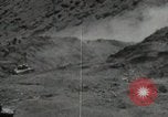 Standbild Explosionen Okinawa Ryukyu Inseln, 1945, aus Sekunde 9 historischem Filmmaterial Videoclip 65675074418