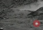 Standbild Explosionen Okinawa Ryukyu Inseln, 1945, aus Sekunde 10 historischem Filmmaterial Videoclip 65675074418