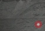 Standbild Explosionen Okinawa Ryukyu Inseln, 1945, aus Sekunde 17 historischem Filmmaterial Videoclip 65675074418