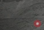 Standbild Explosionen Okinawa Ryukyu Inseln, 1945, aus Sekunde 18 historischem Filmmaterial Videoclip 65675074418