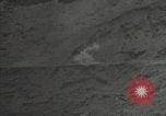 Standbild Explosionen Okinawa Ryukyu Inseln, 1945, aus Sekunde 20 historischem Filmmaterial Videoclip 65675074418