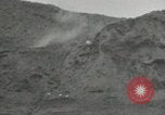 Standbild Explosionen Okinawa Ryukyu Inseln, 1945, aus Sekunde 42 historischem Filmmaterial Videoclip 65675074418