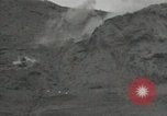 Standbild Explosionen Okinawa Ryukyu Inseln, 1945, aus Sekunde 48 historischem Filmmaterial Videoclip 65675074418