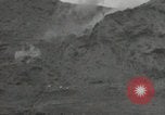 Standbild Explosionen Okinawa Ryukyu Inseln, 1945, aus Sekunde 49 historischem Filmmaterial Videoclip 65675074418