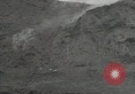 Standbild Explosionen Okinawa Ryukyu Inseln, 1945, aus Sekunde 50 historischem Filmmaterial Videoclip 65675074418