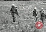Standbild USA Soldaten Okinawa Ryukyu Inseln, 1945, aus Sekunde 25 historischem Filmmaterial Videoclip 65675074428