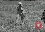 Standbild USA Soldaten Okinawa Ryukyu Inseln, 1945, aus Sekunde 29 historischem Filmmaterial Videoclip 65675074428