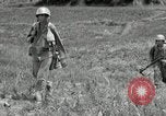 Standbild USA Soldaten Okinawa Ryukyu Inseln, 1945, aus Sekunde 30 historischem Filmmaterial Videoclip 65675074428