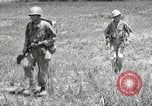Standbild USA Soldaten Okinawa Ryukyu Inseln, 1945, aus Sekunde 35 historischem Filmmaterial Videoclip 65675074428
