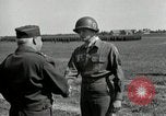 Standbild Commanding-General der 7 Armee Darmstadt Deutschland, 1945, aus Sekunde 39 historischem Filmmaterial Videoclip 65675074432