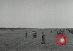 Standbild Charles Coolidge erhält Ehrenmedaille Darmstadt Deutschland, 1945, aus Sekunde 15 historischem Filmmaterial Videoclip 65675074433