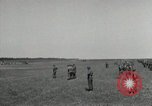 Standbild Charles Coolidge erhält Ehrenmedaille Darmstadt Deutschland, 1945, aus Sekunde 16 historischem Filmmaterial Videoclip 65675074433