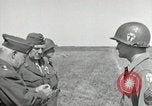 Standbild Charles Coolidge erhält Ehrenmedaille Darmstadt Deutschland, 1945, aus Sekunde 19 historischem Filmmaterial Videoclip 65675074433