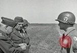 Standbild Charles Coolidge erhält Ehrenmedaille Darmstadt Deutschland, 1945, aus Sekunde 20 historischem Filmmaterial Videoclip 65675074433