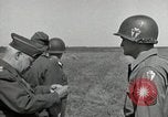 Standbild Charles Coolidge erhält Ehrenmedaille Darmstadt Deutschland, 1945, aus Sekunde 24 historischem Filmmaterial Videoclip 65675074433