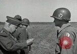 Standbild Charles Coolidge erhält Ehrenmedaille Darmstadt Deutschland, 1945, aus Sekunde 25 historischem Filmmaterial Videoclip 65675074433