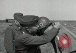 Standbild Charles Coolidge erhält Ehrenmedaille Darmstadt Deutschland, 1945, aus Sekunde 35 historischem Filmmaterial Videoclip 65675074433