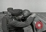 Standbild Charles Coolidge erhält Ehrenmedaille Darmstadt Deutschland, 1945, aus Sekunde 37 historischem Filmmaterial Videoclip 65675074433