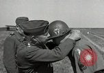 Standbild Charles Coolidge erhält Ehrenmedaille Darmstadt Deutschland, 1945, aus Sekunde 38 historischem Filmmaterial Videoclip 65675074433