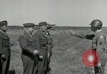 Standbild Charles Coolidge erhält Ehrenmedaille Darmstadt Deutschland, 1945, aus Sekunde 39 historischem Filmmaterial Videoclip 65675074433