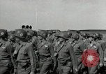 Standbild Charles Coolidge erhält Ehrenmedaille Darmstadt Deutschland, 1945, aus Sekunde 60 historischem Filmmaterial Videoclip 65675074433