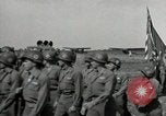 Standbild Charles Coolidge erhält Ehrenmedaille Darmstadt Deutschland, 1945, aus Sekunde 62 historischem Filmmaterial Videoclip 65675074433