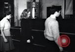 Image des filles et des garçons New Jersey United States USA, 1943, de la seconde 44 séquences d'archives historiques vidéo 65675074451