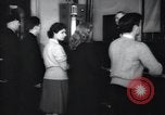 Image des filles et des garçons New Jersey United States USA, 1943, de la seconde 54 séquences d'archives historiques vidéo 65675074451