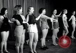 Image femmes danseurs New York City USA, 1936, de la seconde 4 séquences d'archives historiques vidéo 65675074452