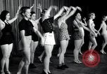 Image femmes danseurs New York City USA, 1936, de la seconde 6 séquences d'archives historiques vidéo 65675074452