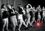 Image femmes danseurs New York City USA, 1936, de la seconde 8 séquences d'archives historiques vidéo 65675074452