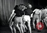 Image femmes danseurs New York City USA, 1936, de la seconde 12 séquences d'archives historiques vidéo 65675074452