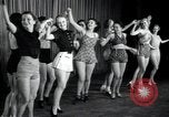Image femmes danseurs New York City USA, 1936, de la seconde 21 séquences d'archives historiques vidéo 65675074452