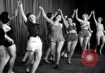 Image femmes danseurs New York City USA, 1936, de la seconde 24 séquences d'archives historiques vidéo 65675074452