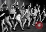 Image femmes danseurs New York City USA, 1936, de la seconde 25 séquences d'archives historiques vidéo 65675074452