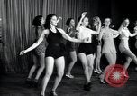 Image femmes danseurs New York City USA, 1936, de la seconde 28 séquences d'archives historiques vidéo 65675074452