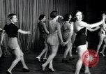Image femmes danseurs New York City USA, 1936, de la seconde 35 séquences d'archives historiques vidéo 65675074452