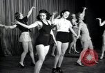 Image femmes danseurs New York City USA, 1936, de la seconde 39 séquences d'archives historiques vidéo 65675074452