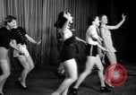 Image femmes danseurs New York City USA, 1936, de la seconde 40 séquences d'archives historiques vidéo 65675074452