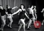 Image femmes danseurs New York City USA, 1936, de la seconde 42 séquences d'archives historiques vidéo 65675074452