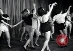 Image femmes danseurs New York City USA, 1936, de la seconde 44 séquences d'archives historiques vidéo 65675074452