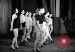 Image femmes danseurs New York City USA, 1936, de la seconde 48 séquences d'archives historiques vidéo 65675074452