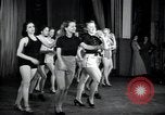 Image femmes danseurs New York City USA, 1936, de la seconde 51 séquences d'archives historiques vidéo 65675074452
